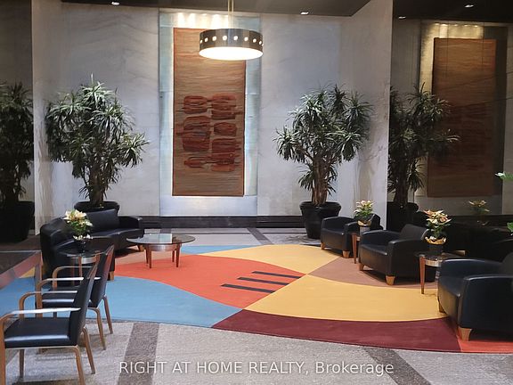 4th image of 33 Harbour Sq #1803