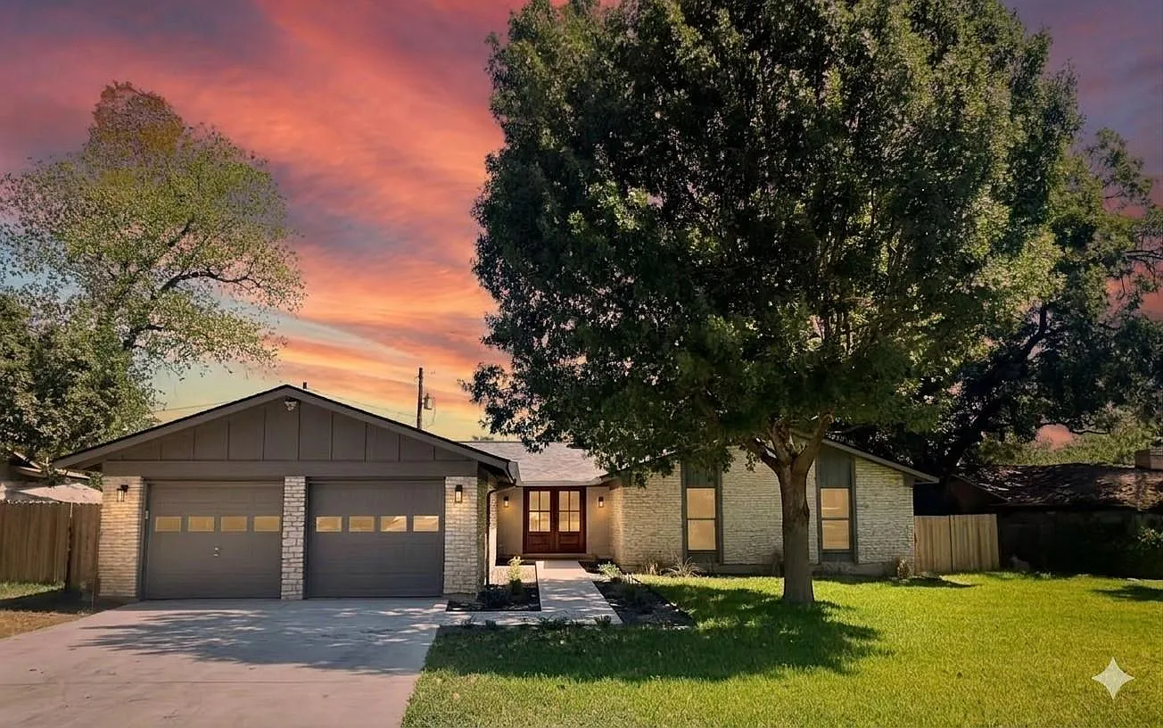 4 bed, 2.0 bath, 2209 sqft, $2,500 — Photo 1