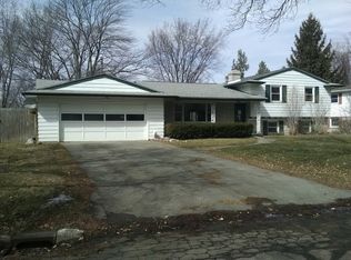 1025 Shelter Ln, Lansing, MI 48912