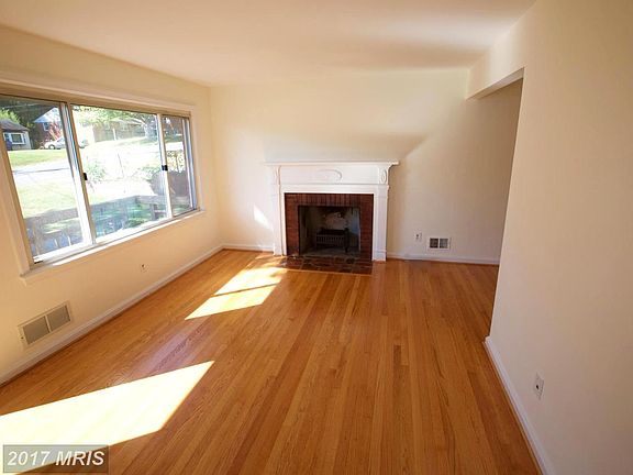 3rd image of 2604 Dawn Dr