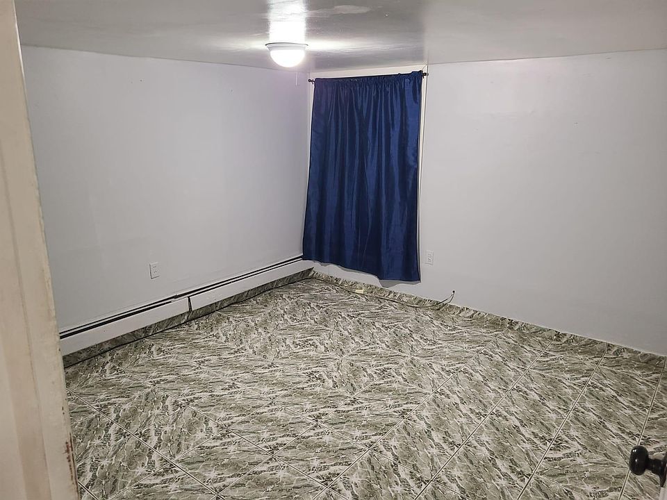1st image of 18 Hoyt St #1