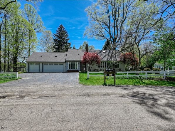 4712 Glenwood Dr, Mantua, OH 44255