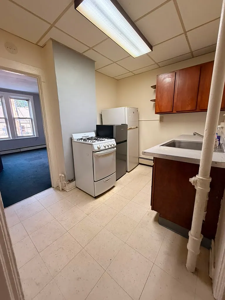 2 bed, 700 sqft, $890 — Photo 3