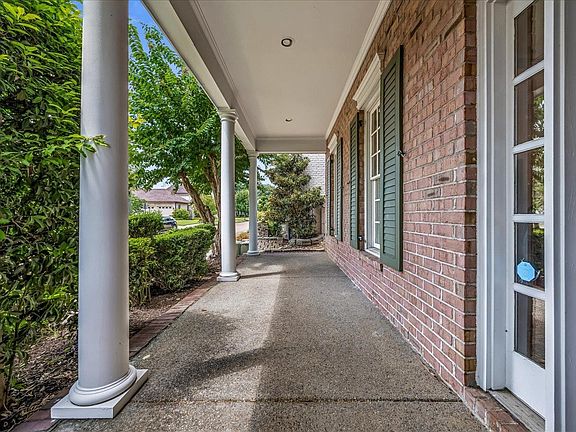 4th image of 852 Deloach Ln