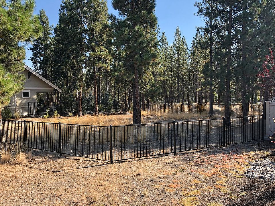 1st image of 62618 NW Mount Thielsen Dr