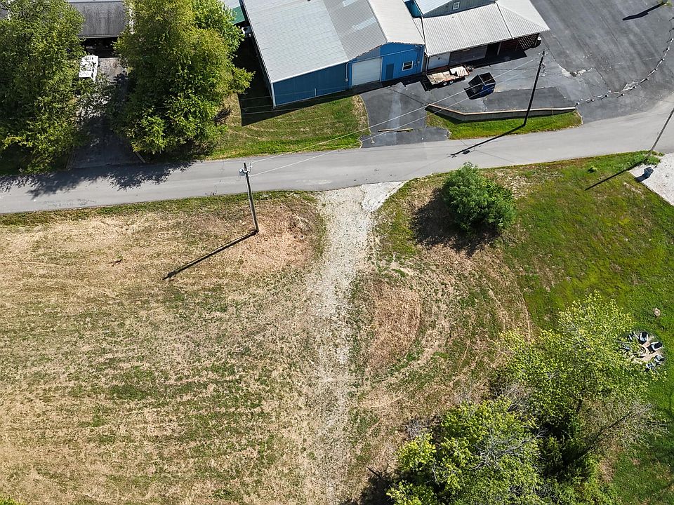 2nd image of 1011 McCormick Ln