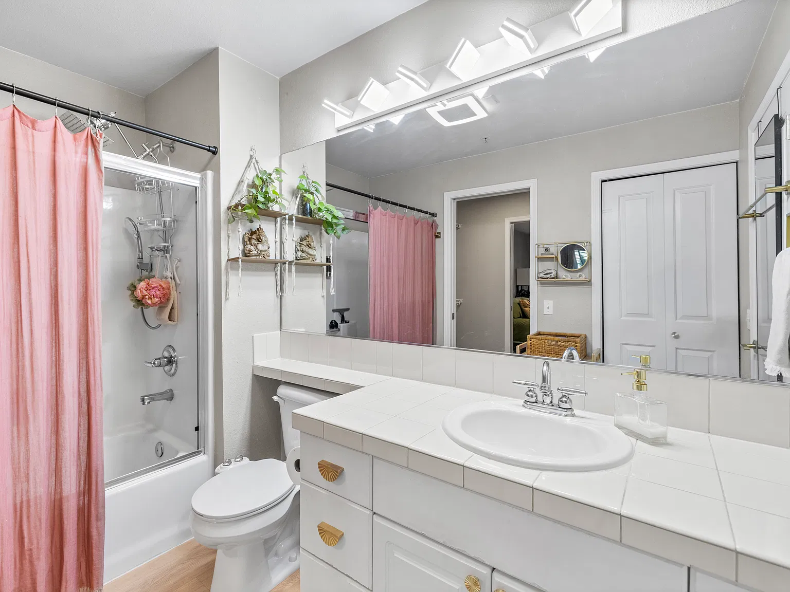 1 bed, 688 sqft, $2,050 — Photo 4