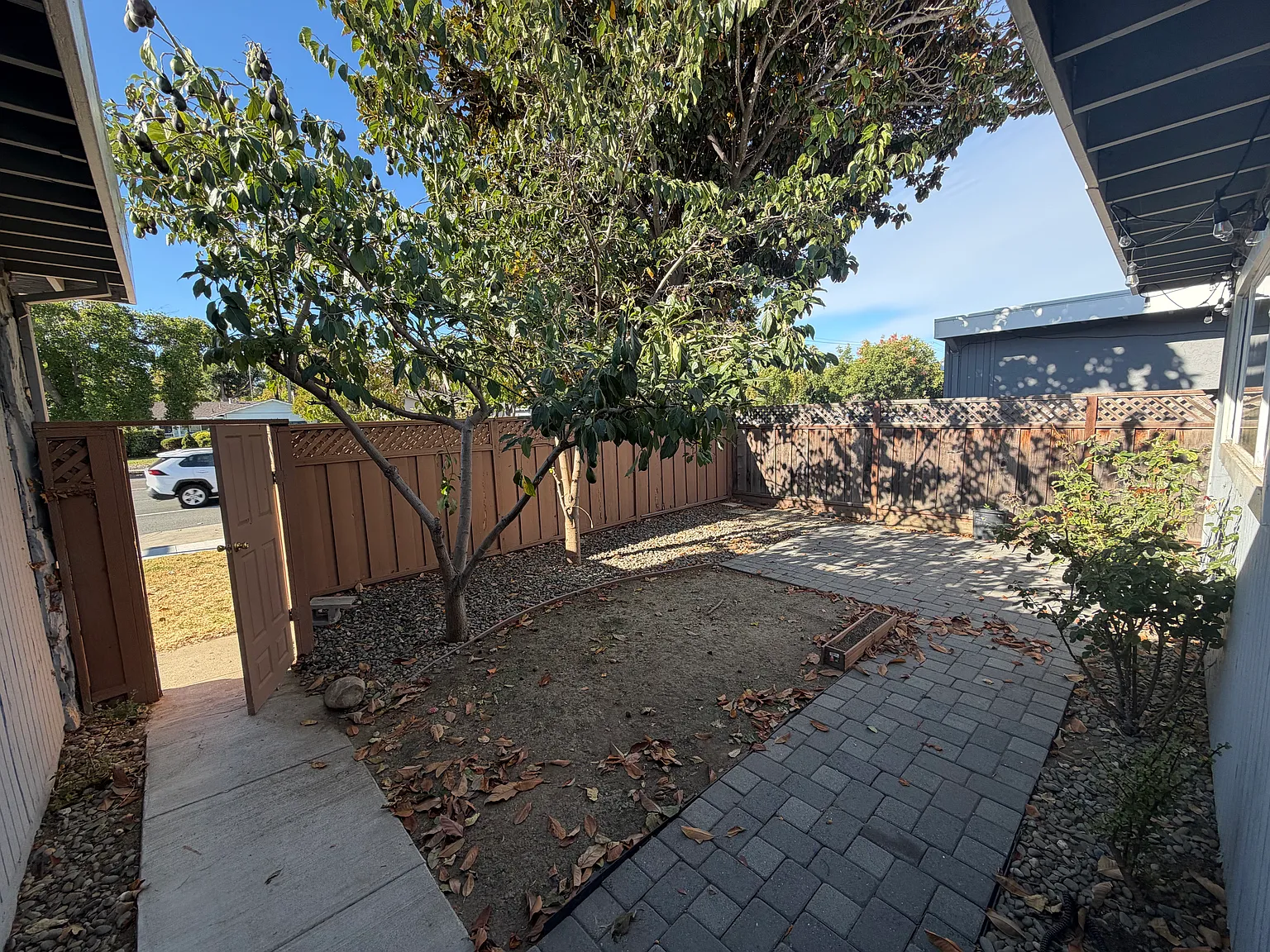 2 bed, 990 sqft, $4,300 — Photo 2