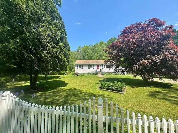 26 Cottage Rd, Bozrah, CT 06334