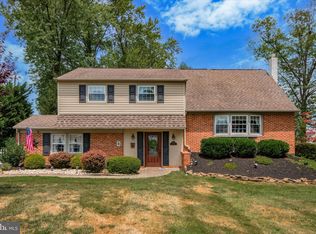 951 E Maple Dr, Southampton, PA 18966