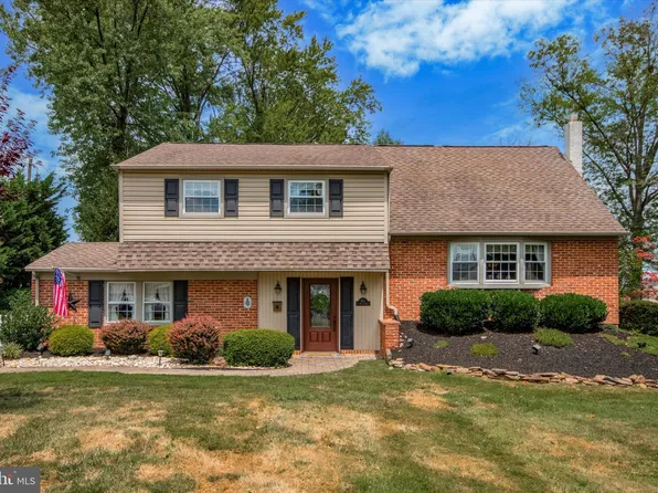 951 E Maple Dr, Southampton, PA 18966