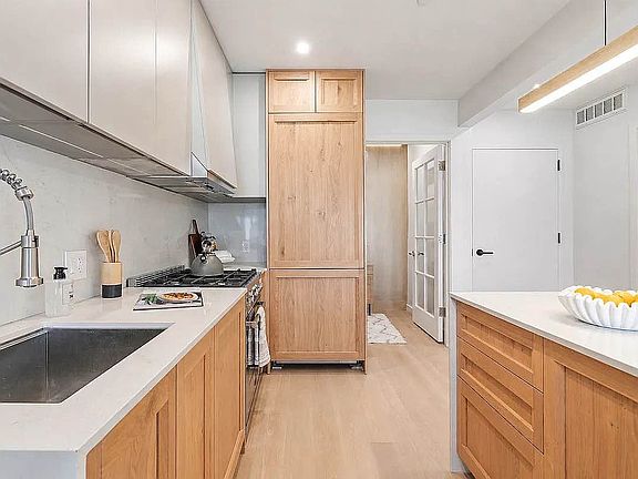 4th image of 176 Frost St #3A