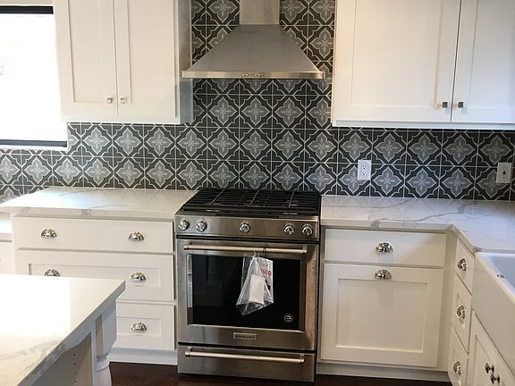 kitchen range & hood