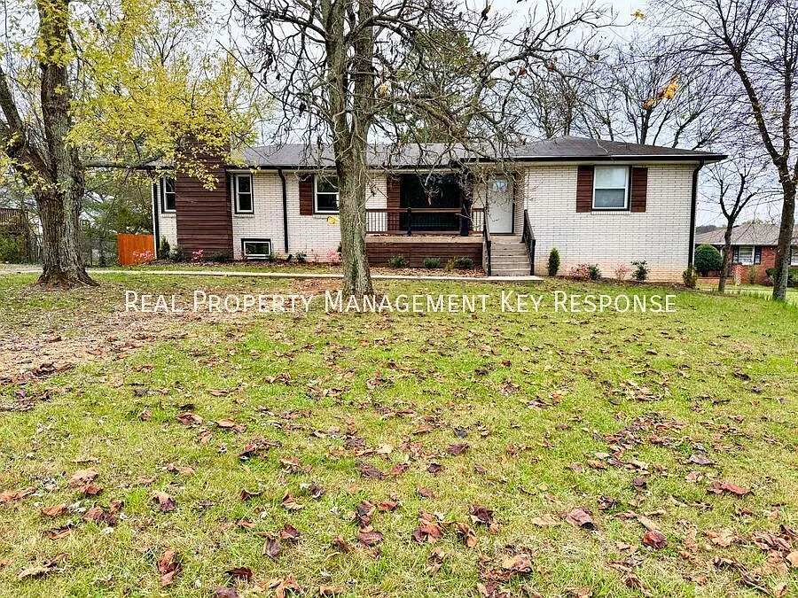 Modern Living in 4 BR with Private Full Suite and Fenced Backyard in lovely Neely's Bend Community! — Photo 2