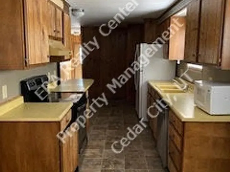 439 N 600 W #1-20 — Photo 5