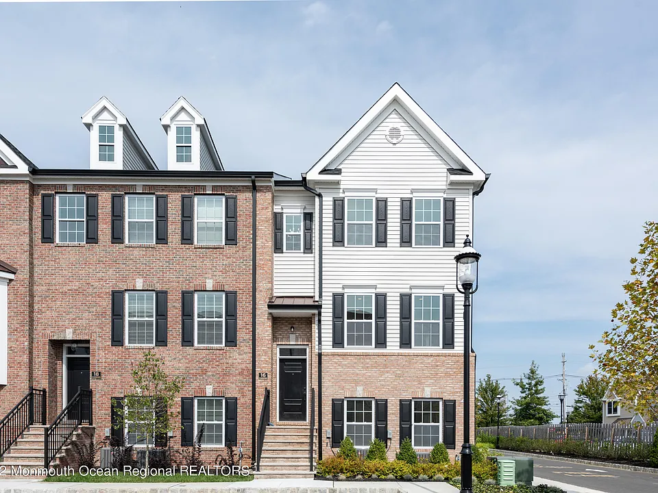 16 River St
