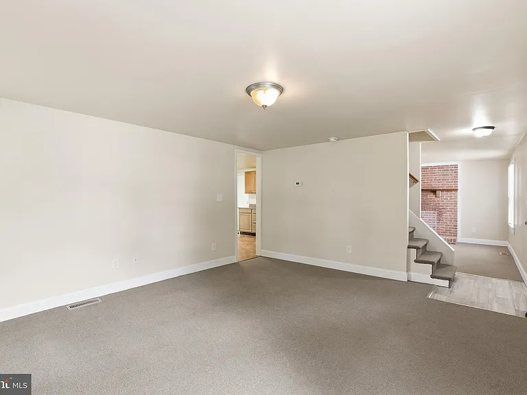 4 Thorn St — Photo 19