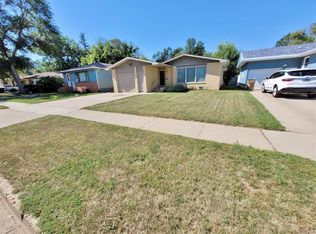 1412 7th St SW, Minot, ND 58701