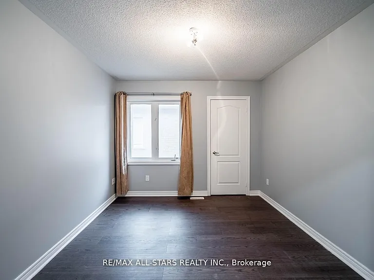 138 Yakefarm Blvd — Photo 20