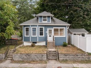 52 Cherry St, Fairhaven, MA 02719