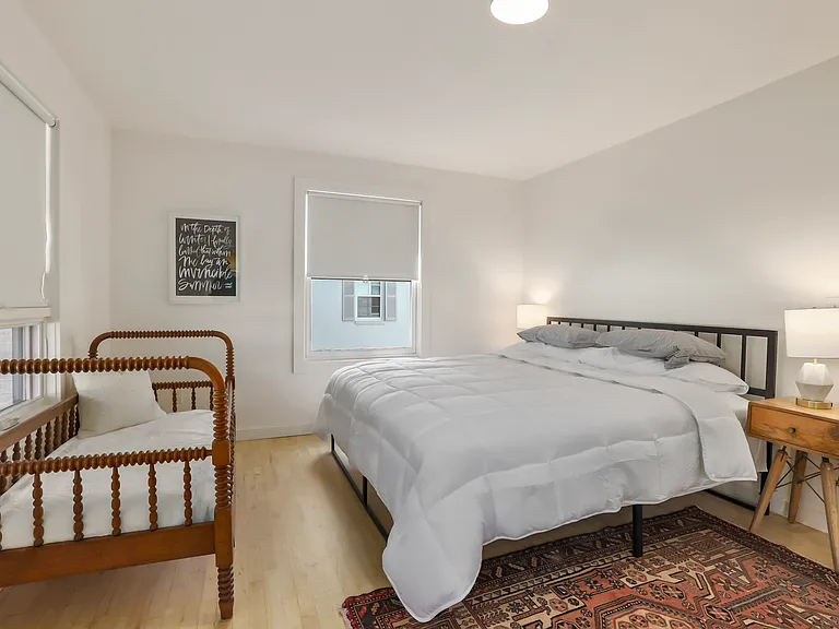 306 NW 6th St — Photo 8