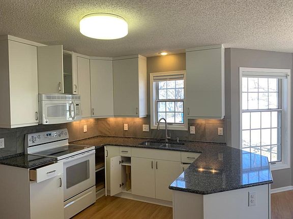 3rd image of 4251 Pond View Dr