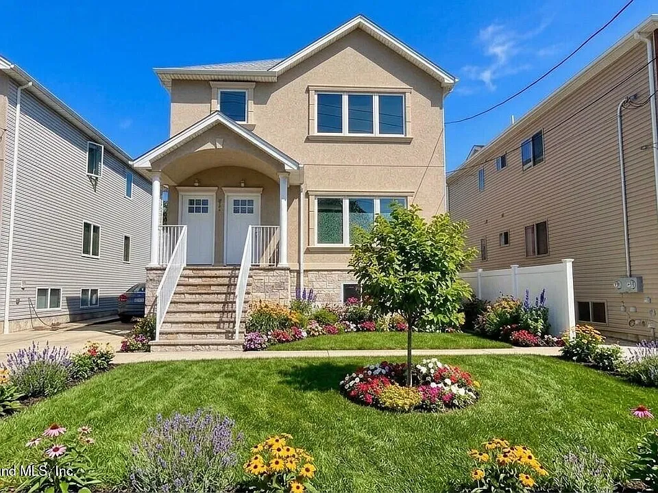 461 Stewart Ave #2