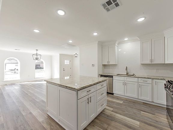 5th image of 2902 Creole Dr
