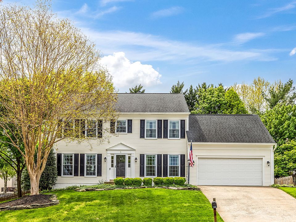 1st image of 8 Westbrook Ln