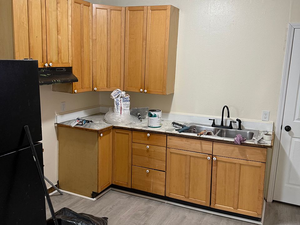 1st image of 318 E Division St APT 2