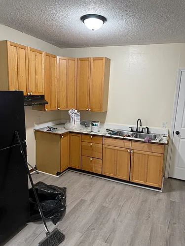 318 E Division St #2 Photo 1