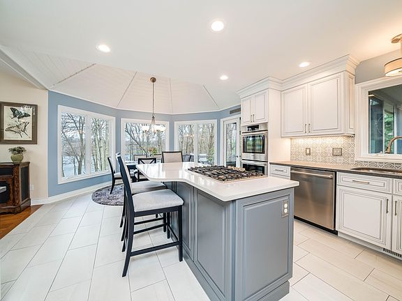 4th image of 6230 Hidden Lake Cir