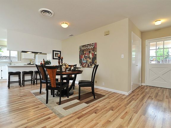 3rd image of 1629 Montrose Way