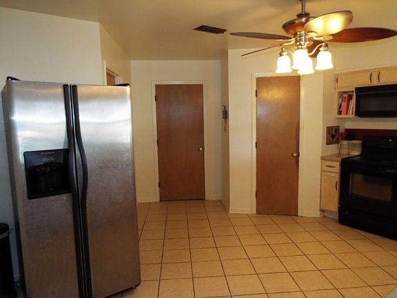 4th image of 113 E Stadium St