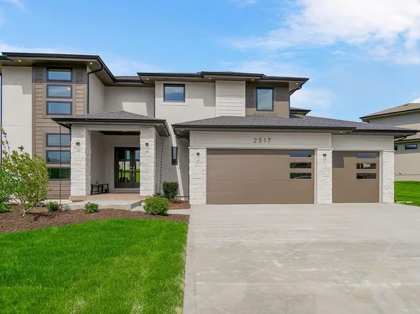 2517 NE Woodland Oak Cir, Lees Summit, MO 64086