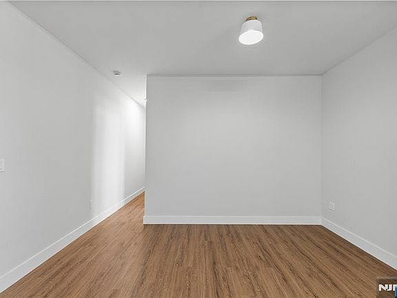 5th image of 433 Lincoln Ave APT C008b