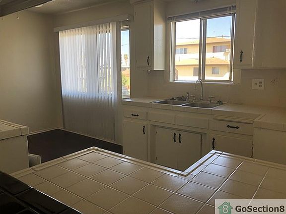 4th image of 11611 Menlo Ave