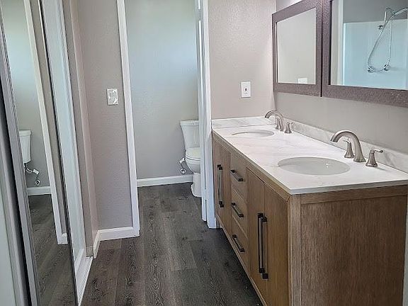 4th image of 3086 Vesuvia Way