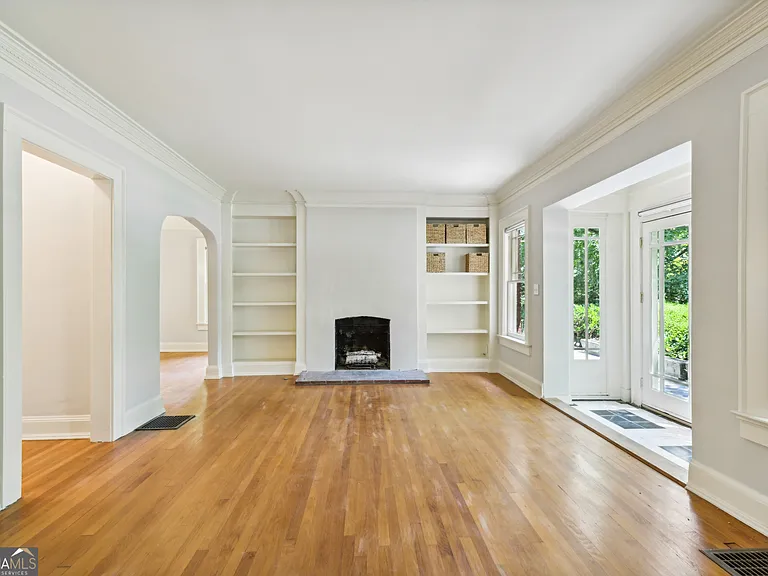 1500 N Highland Ave NE — Photo 6