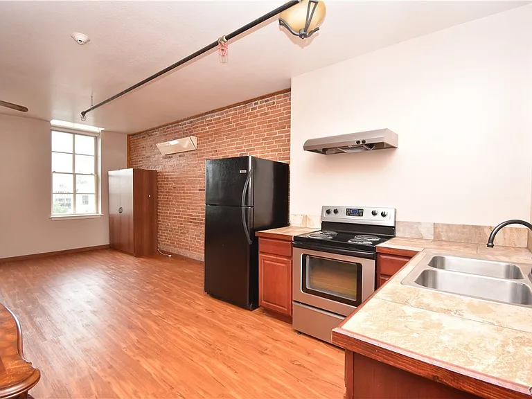 150 Court St #3 — Photo 9
