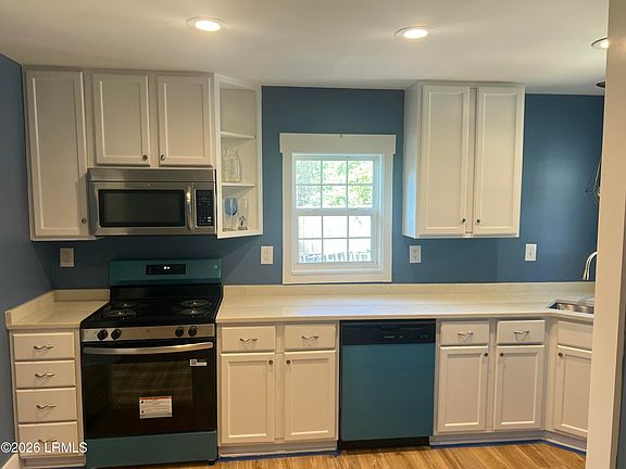 4th image of 33 Old Salem Rd