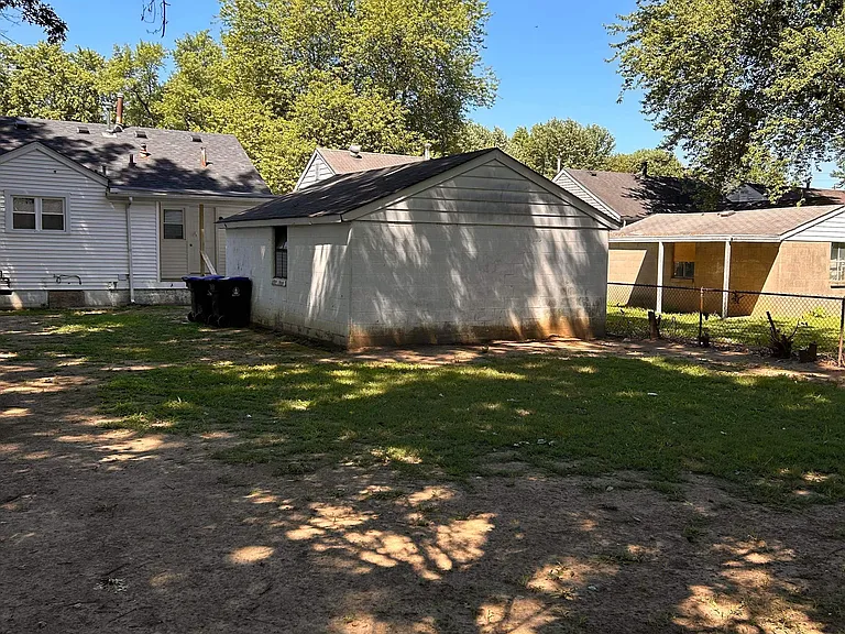 1605 Earl Ave — Photo 27