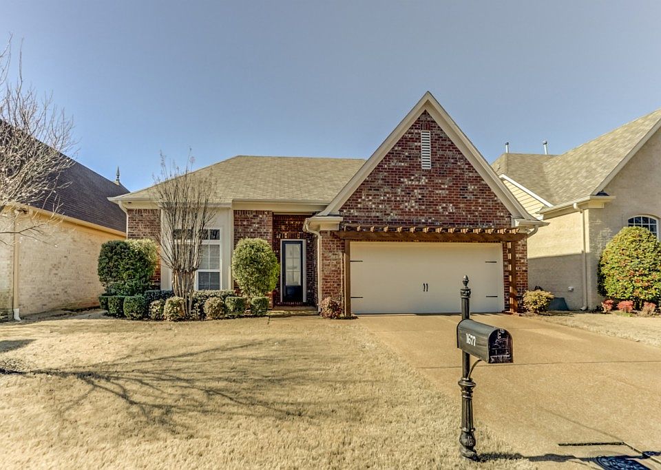 1st image of 1677 E Newton Oak Cir
