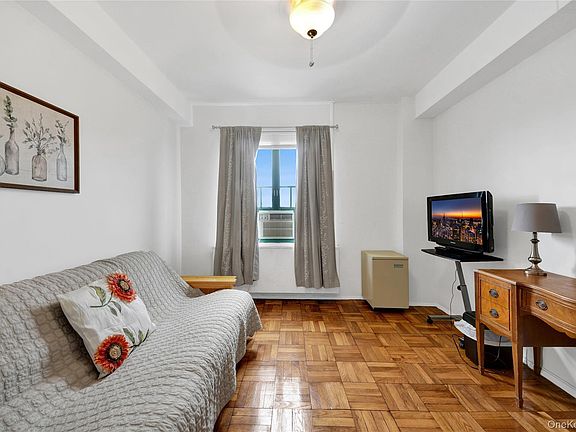 5th image of 14 Metropolitan Oval #8G