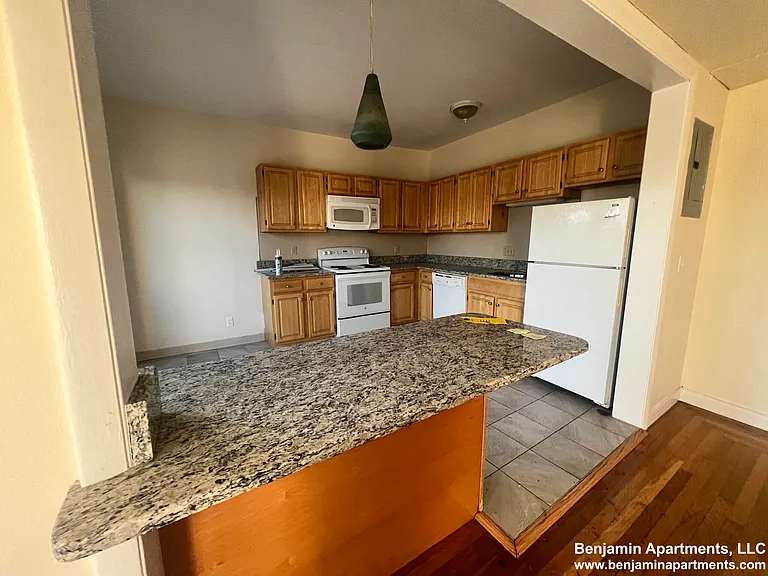 1137 Commonwealth Ave #9 — Photo 2