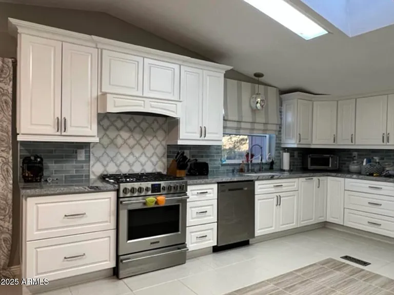 5824 E Montgomery Rd — Photo 4