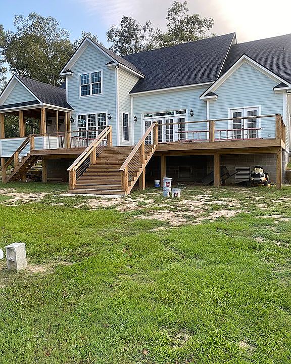 2nd image of 818 Lakeshore Dr