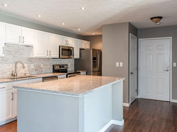 3rd image of 3048 Westminster Dr APT 101