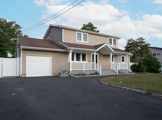 91 Westwood Ave FLOOR 1, Deer Park, NY 11729