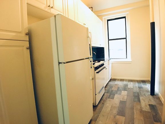 4th image of 3657 Broadway #2F